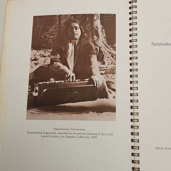 Paramahansa Yogananda Cosmic Chants Book 1974 - Picture 4 of 11